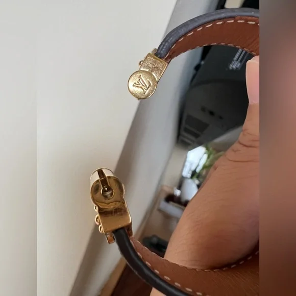 Louis Vuitton - Picture 8 of 11